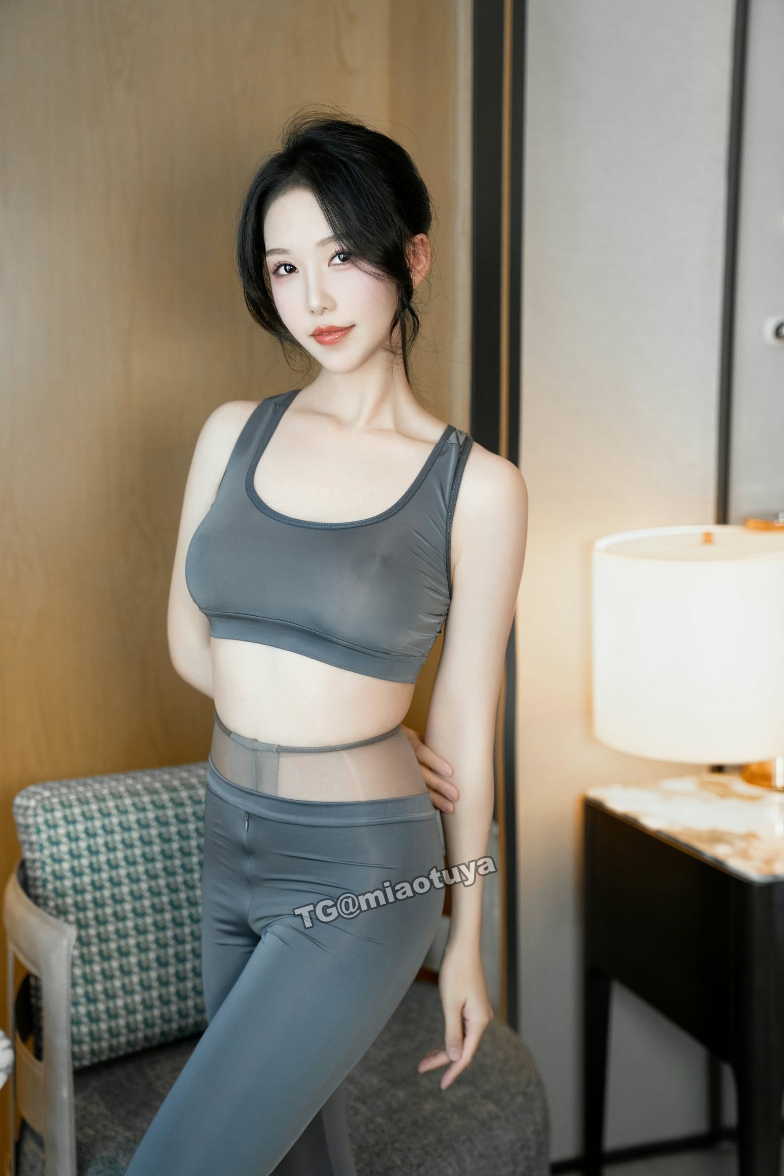 抖娘利世 – 灰色瑜伽服(19)