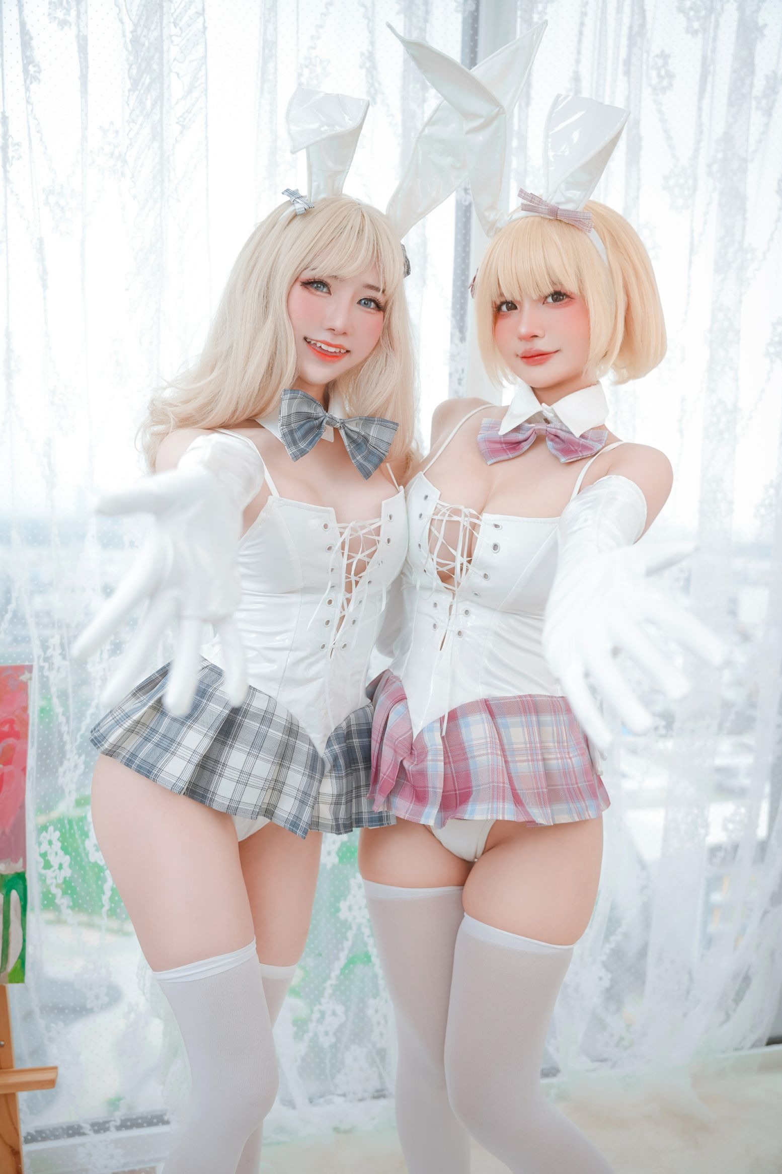 Azami - White Bunny Girl / Azami & Sally Dorasnow - White Bunny Girl(27)