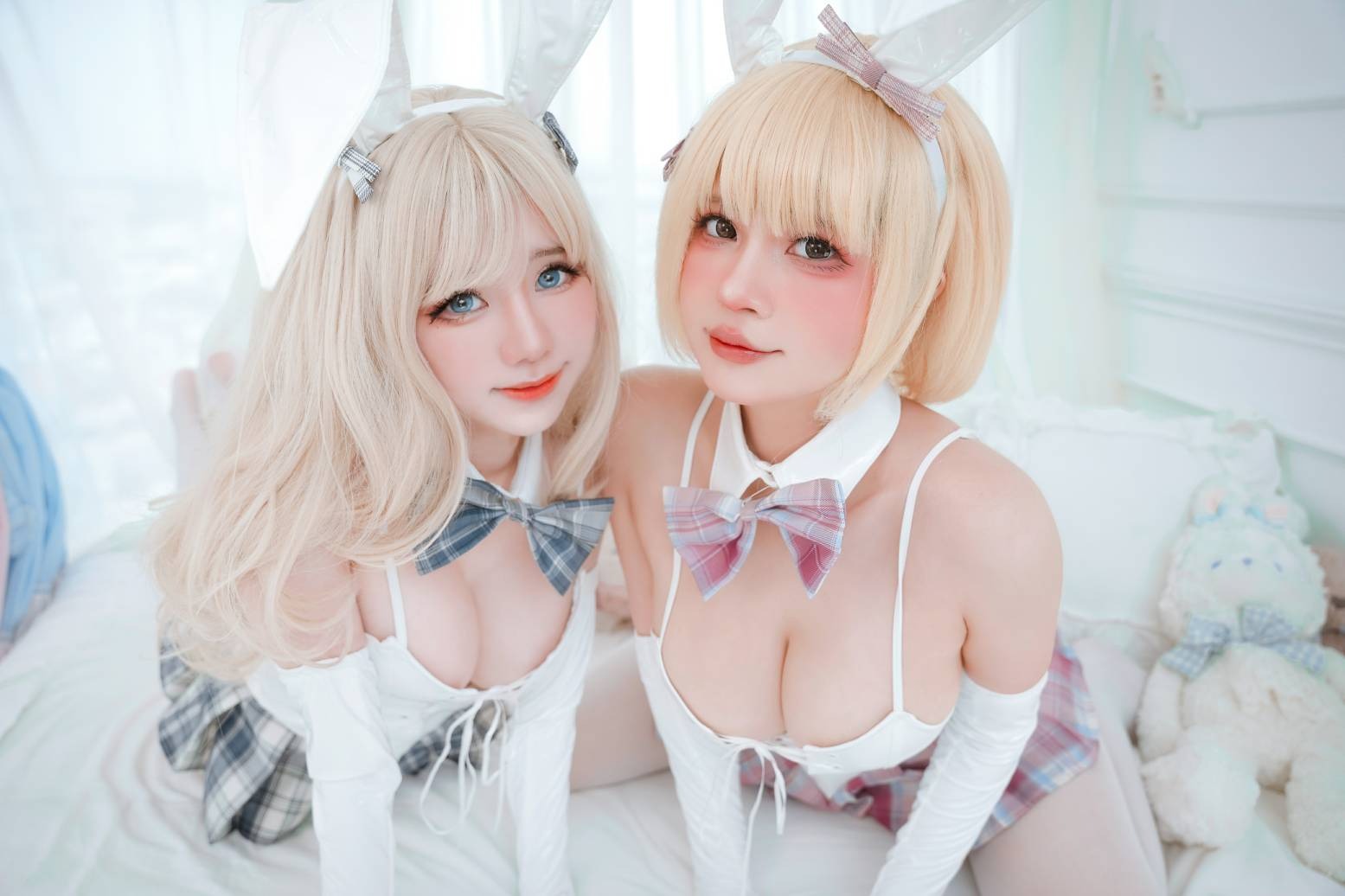 Azami - White Bunny Girl / Azami & Sally Dorasnow - White Bunny Girl(31)