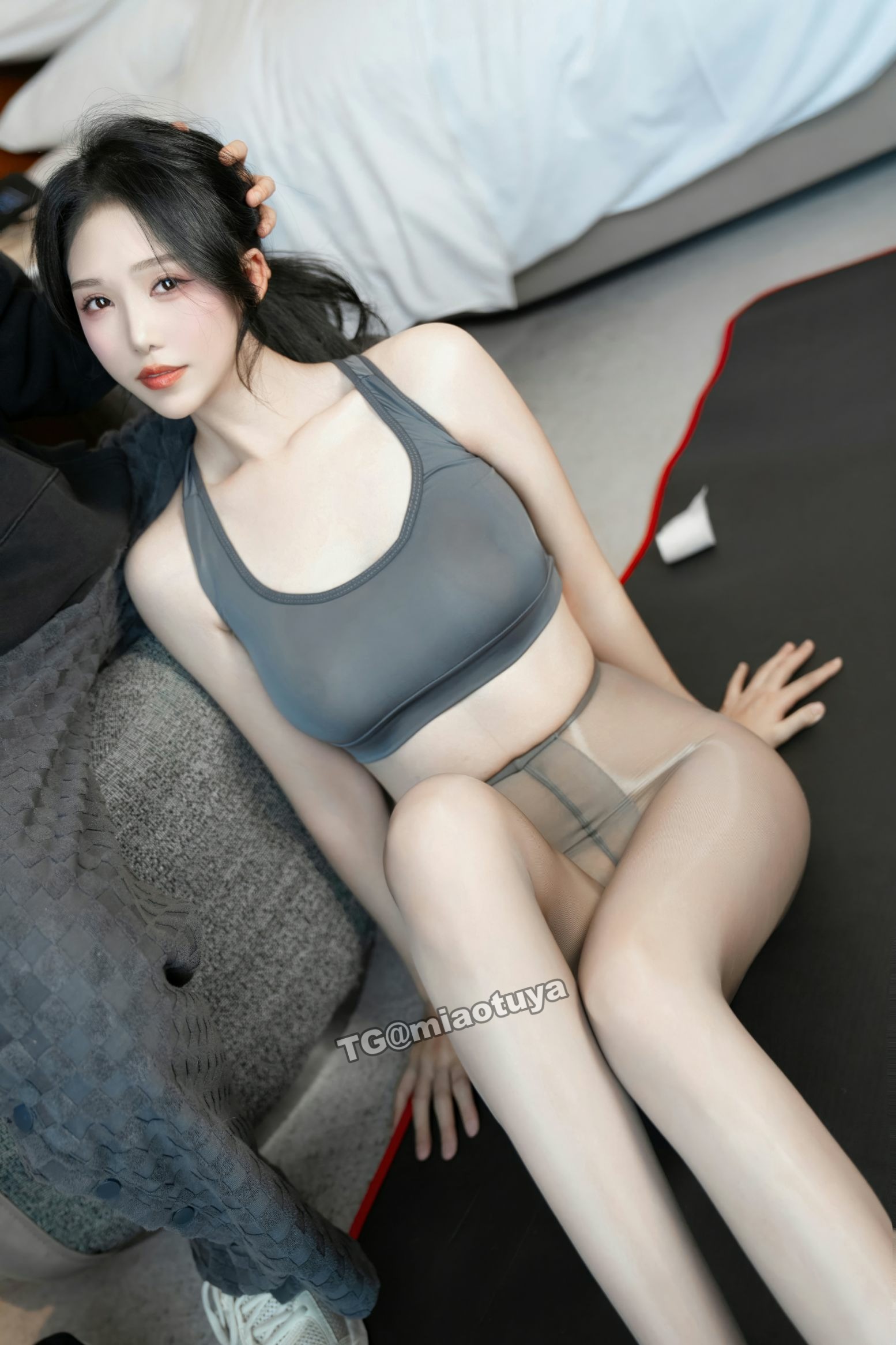 抖娘利世 – 灰色瑜伽服(42)