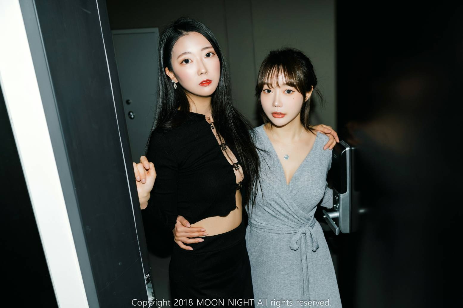 Moon Night Snap - Mona (모나) & Jucy (쥬시) - Loveholic Vol.2(44)