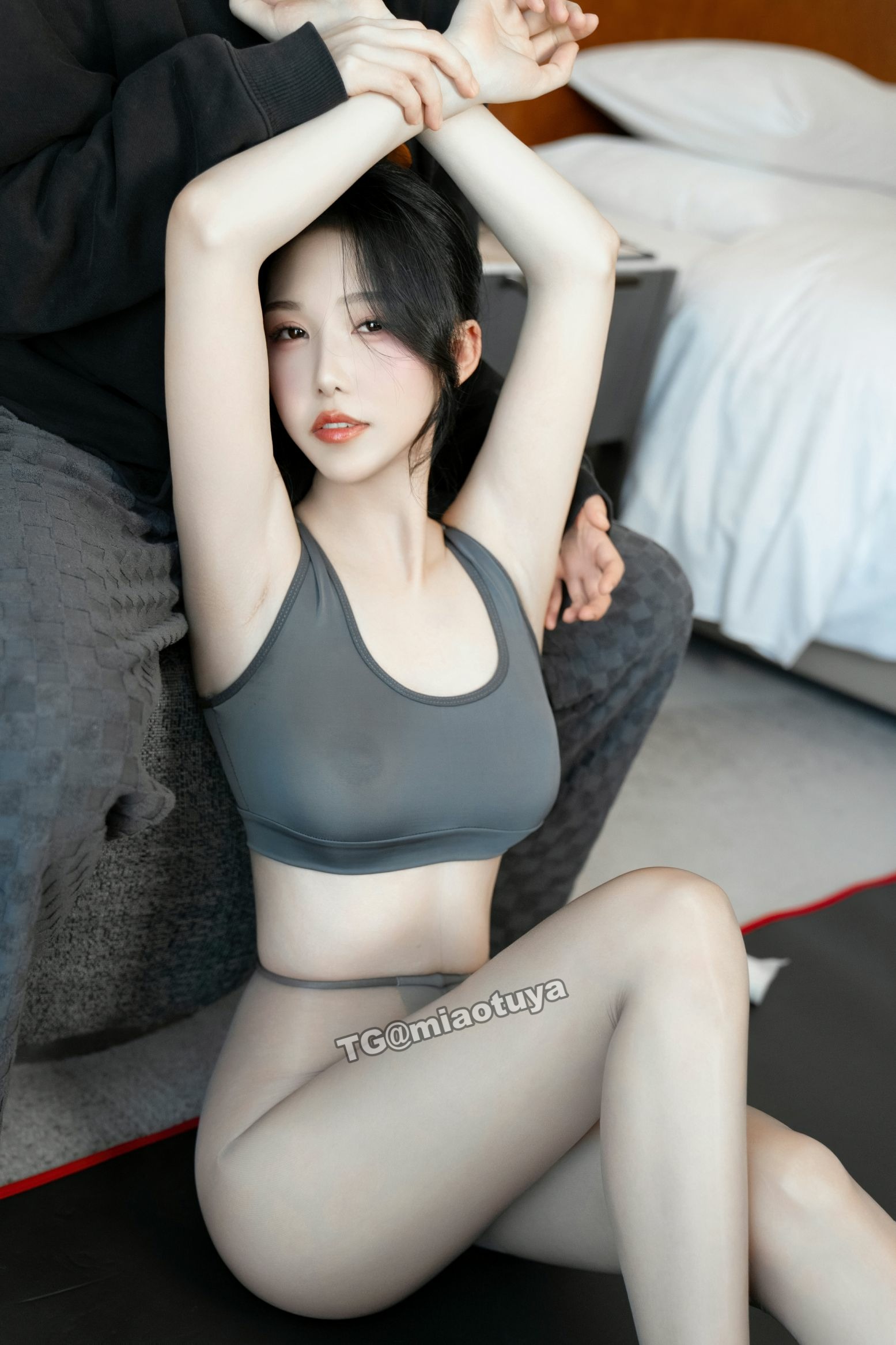 抖娘利世 – 灰色瑜伽服(37)